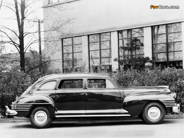 Pictures of Chrysler Crown Imperial 8-passenger Sedan (C37) 1942 (640 x 480)