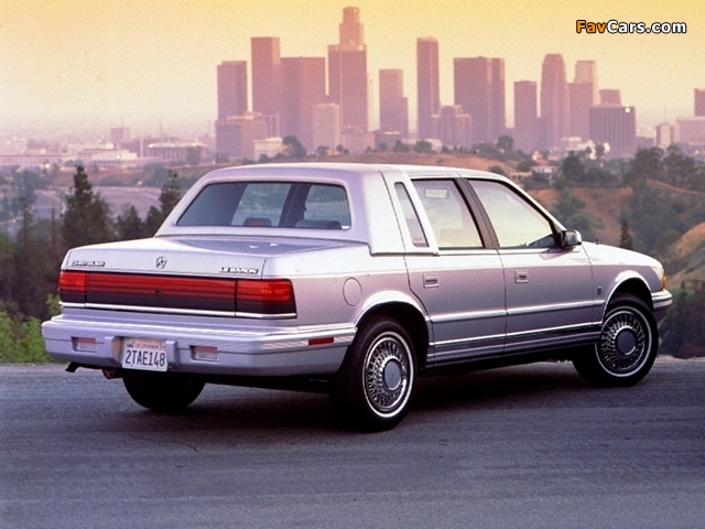 Chrysler LeBaron Landau Sedan 1990–94 wallpapers (640 x 480)