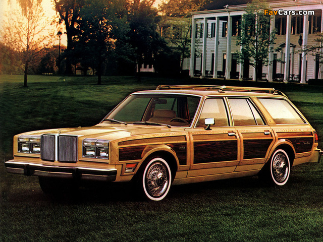 Photos of Chrysler LeBaron Town & Country Wagon 1981 (640 x 480)