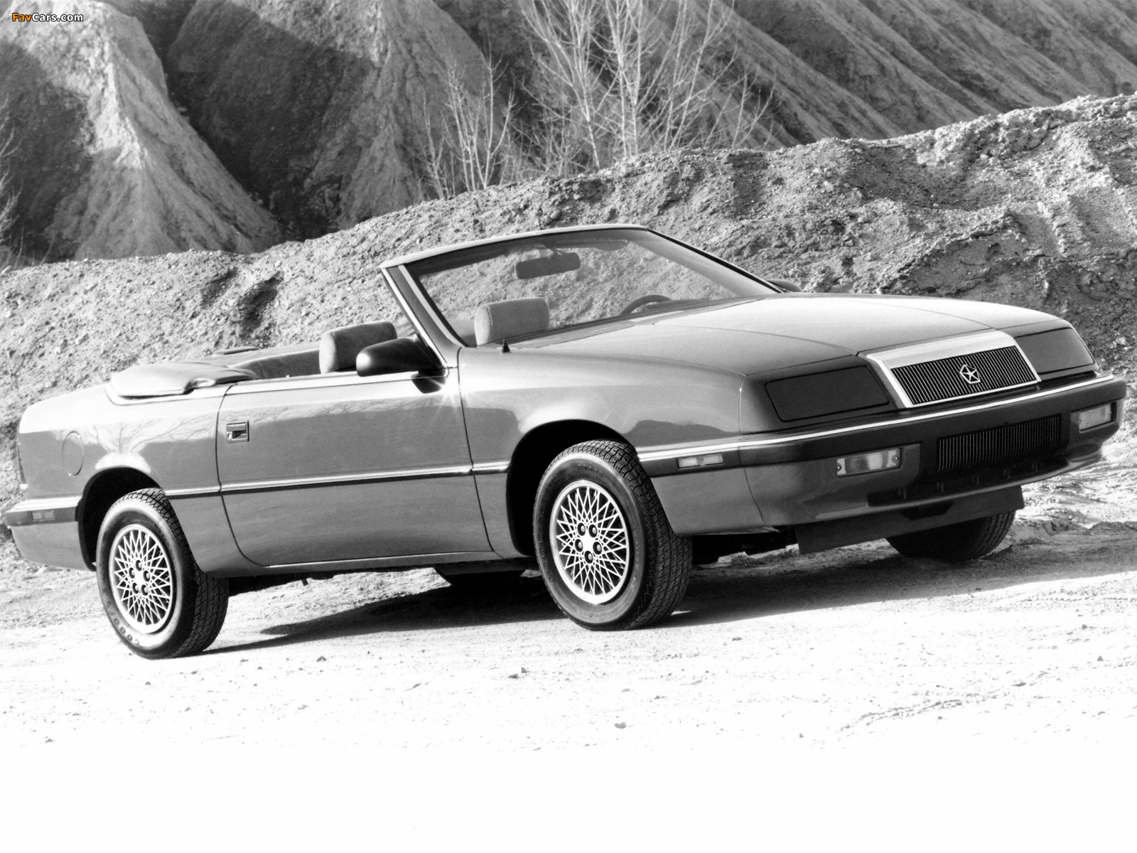 Photos of Chrysler LeBaron Convertible 1987–92 (1600 x 1200)
