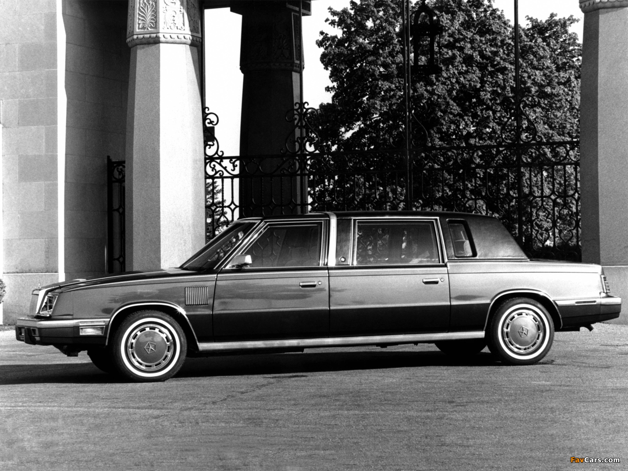 Chrysler Limousine 1983–86 pictures (1280 x 960)