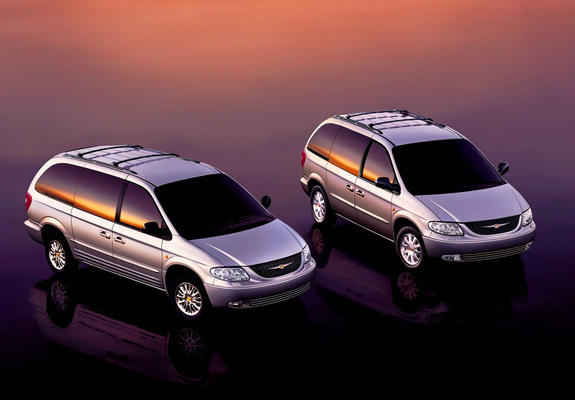 Chrysler Town & Country & Voyager 2000-04 images