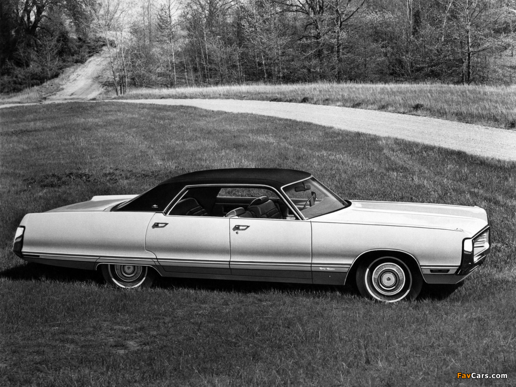 Chrysler New Yorker Brougham Hardtop Sedan (CS43) 1972 photos (1024 x 768)