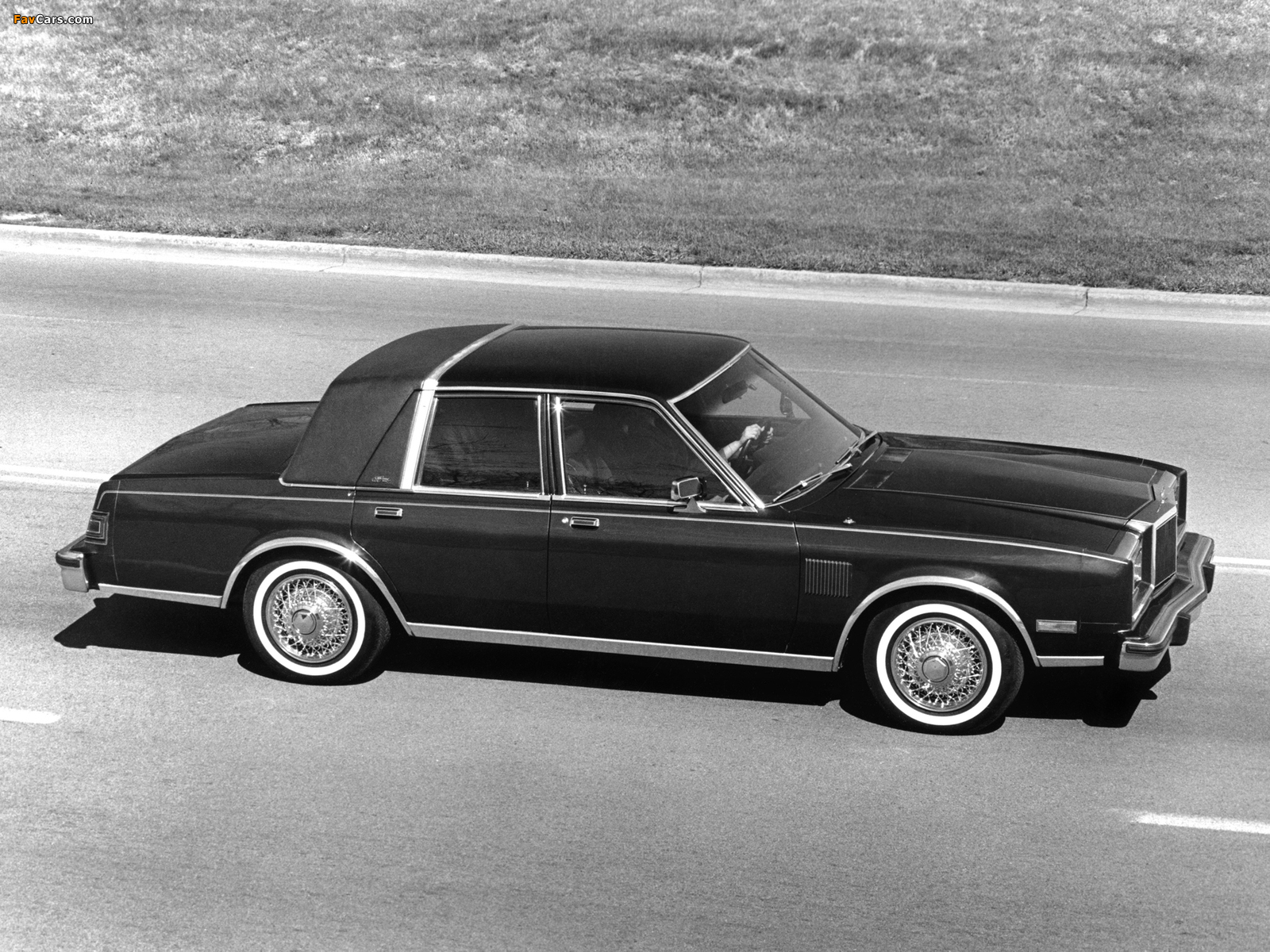 Pictures of Chrysler New Yorker Fifth Avenue Edition 1982 (1600 x 1200)