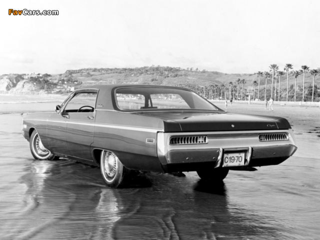 Pictures of Chrysler Newport Custom Hardtop Sedan (CL43) 1970 (640 x 480)
