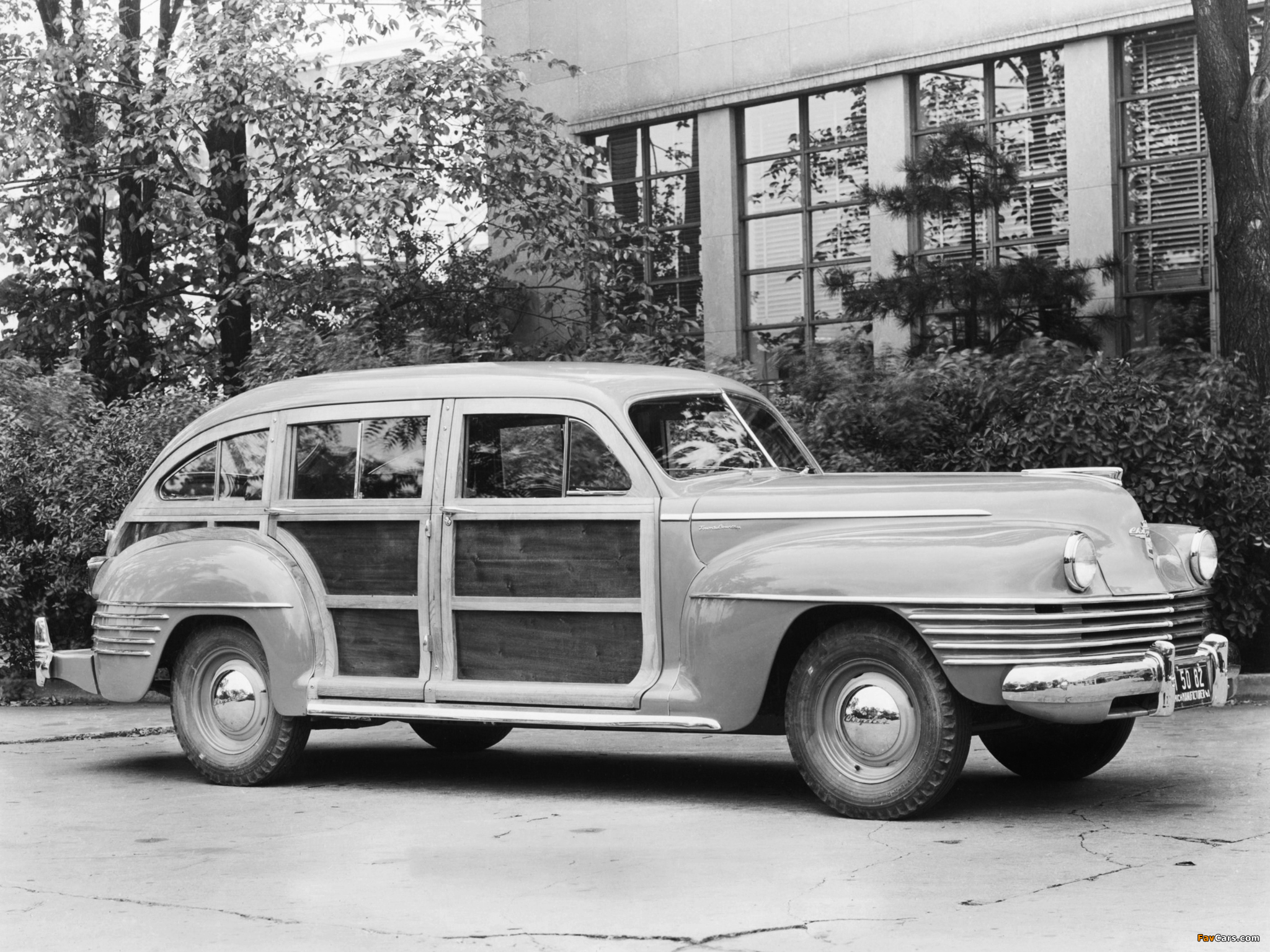 Chrysler Town & Country 1942 photos (2048 x 1536)