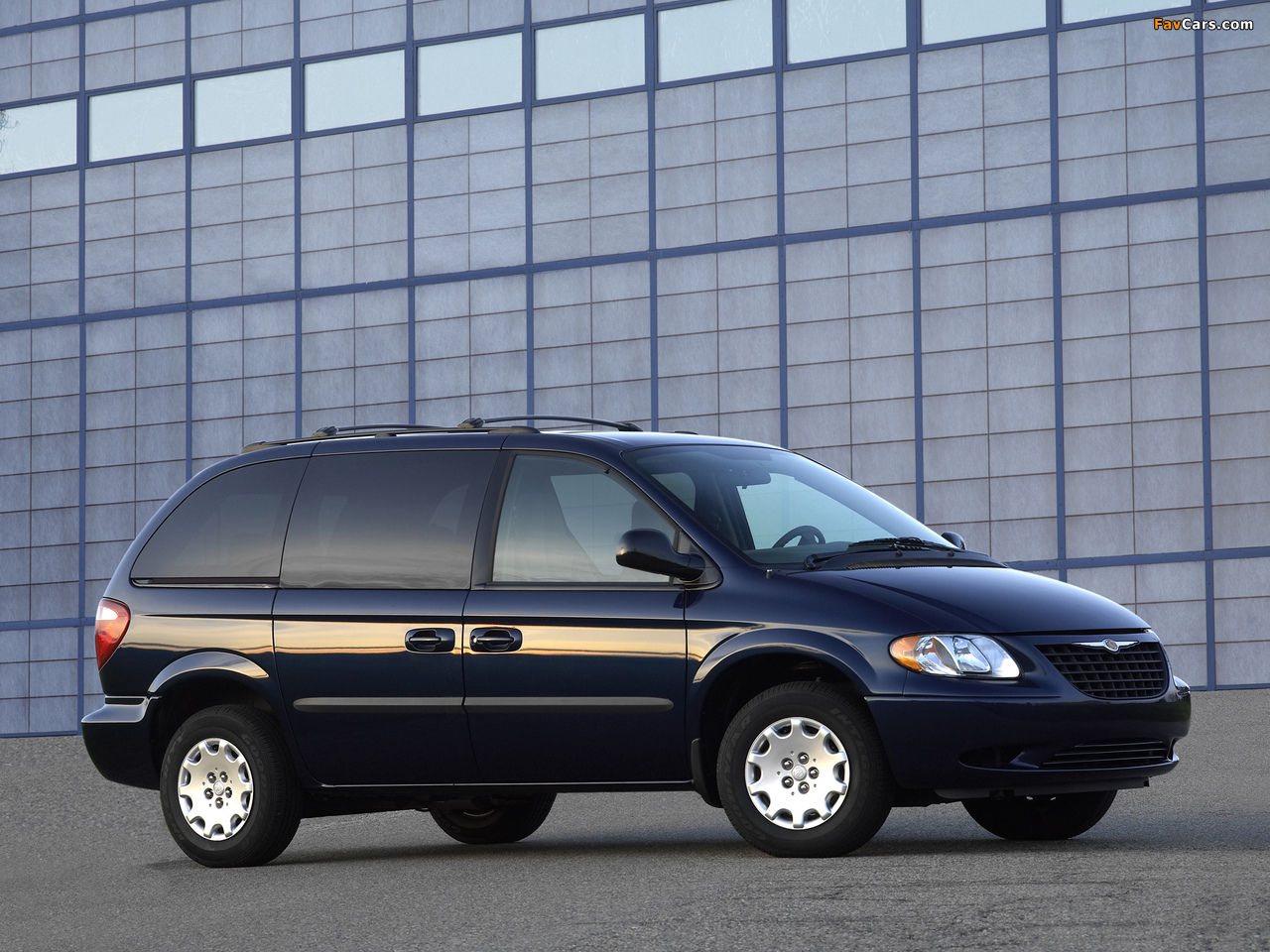 Chrysler Town & Country 2004–07 wallpapers (1280 x 960)