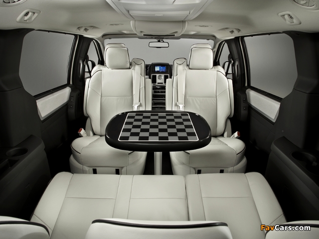 Chrysler Town & Country 2007–10 pictures (640 x 480)