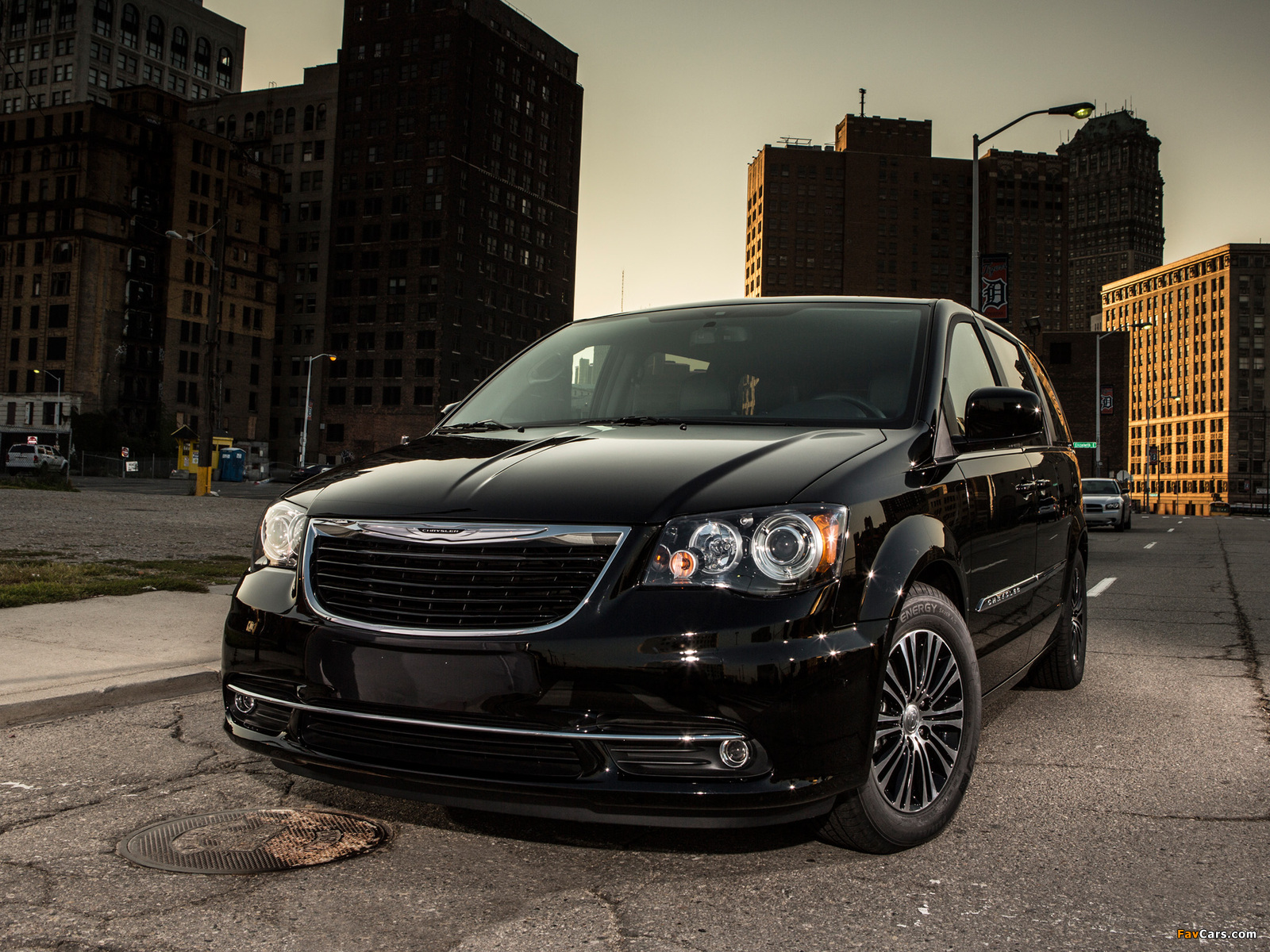 Chrysler Town & Country S 2012 images (1600 x 1200)