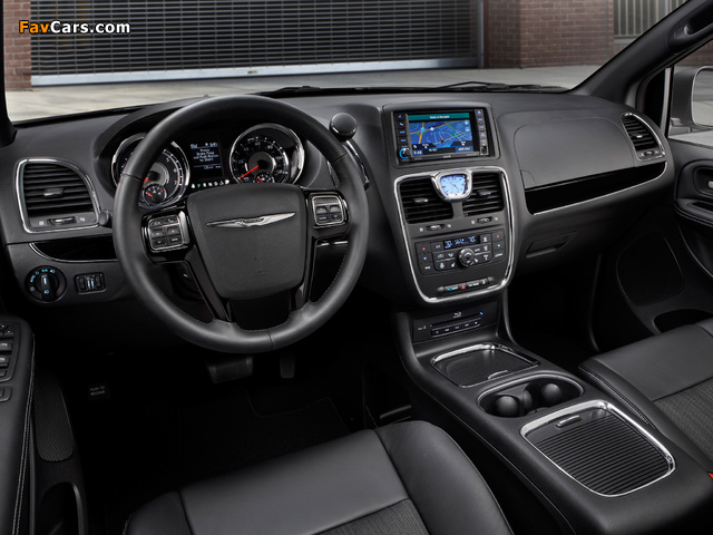 Chrysler Town & Country S 2012 wallpapers (640 x 480)