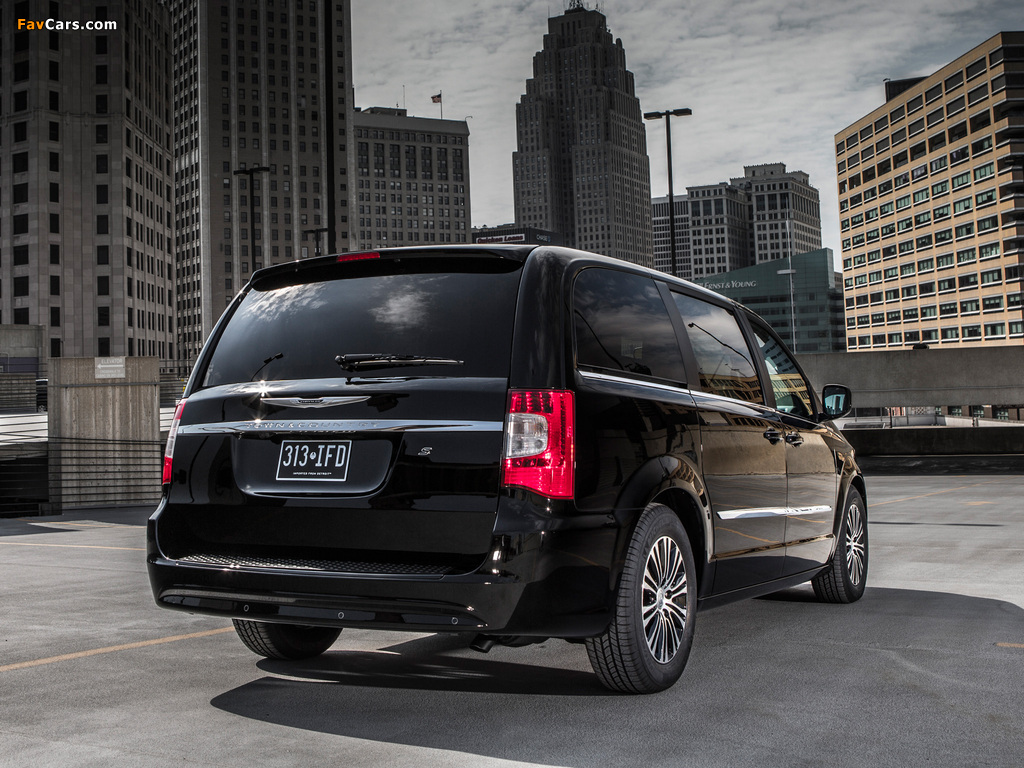 Chrysler Town & Country S 2012 wallpapers (1024 x 768)