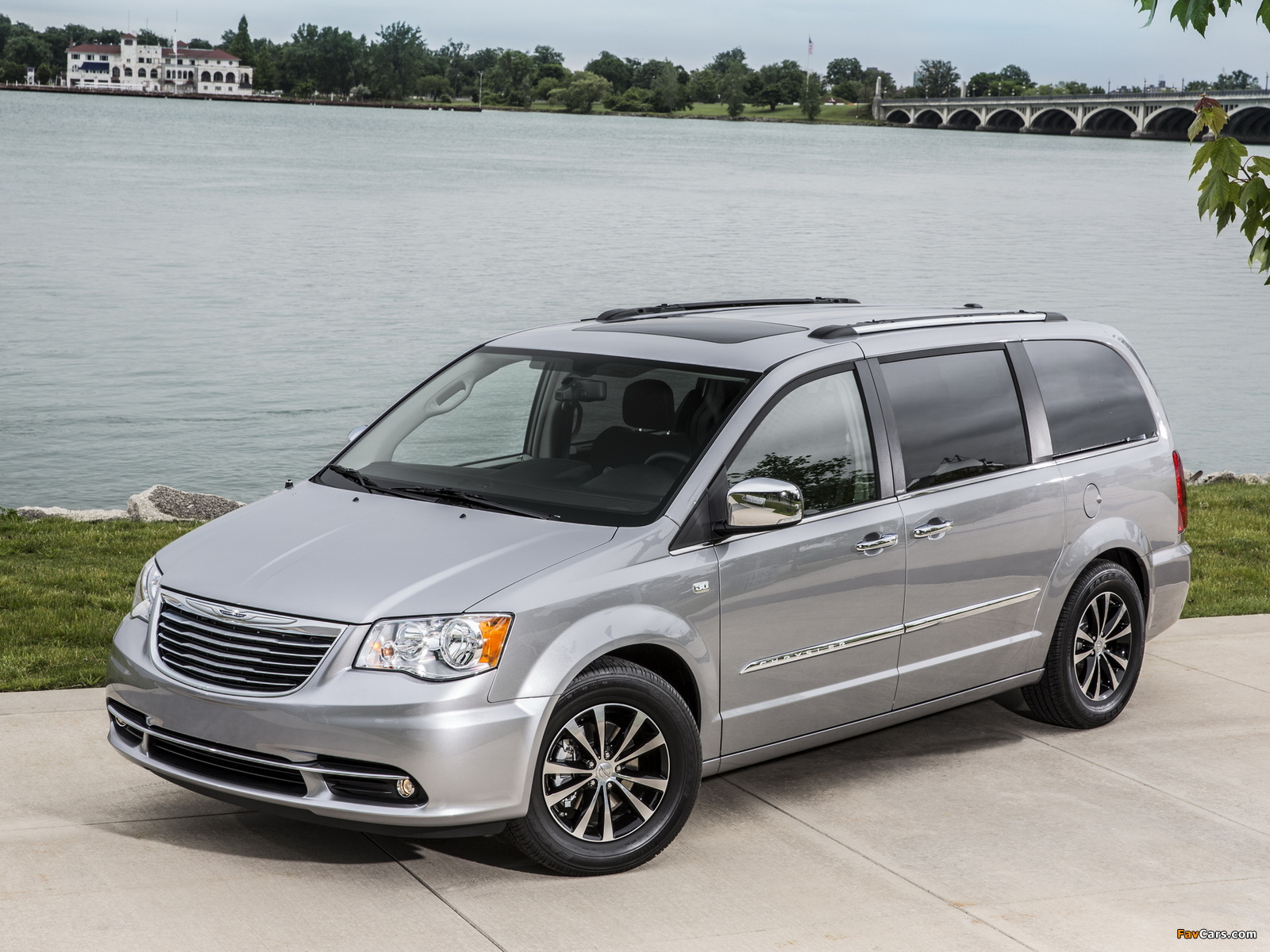 Chrysler Town & Country 30th Anniversary 2013 photos (1600 x 1200)