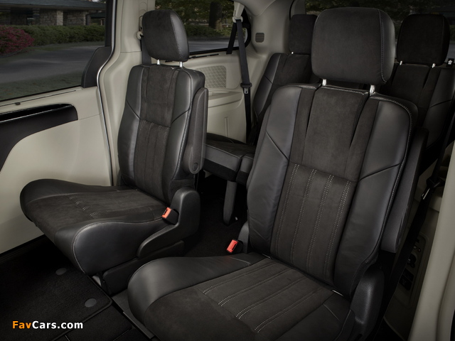 Chrysler Town & Country 30th Anniversary 2013 pictures (640 x 480)