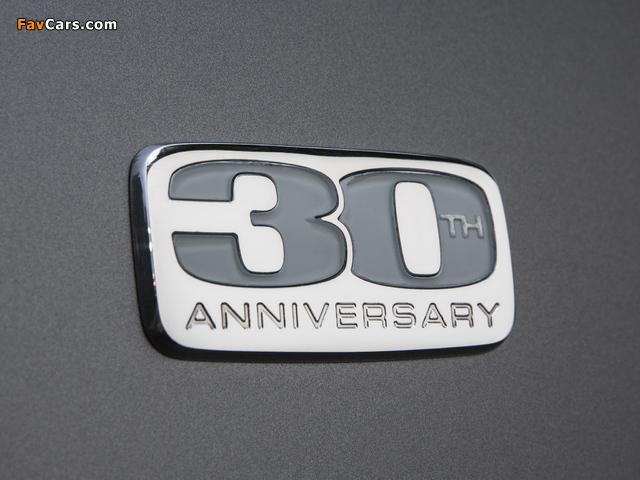 Chrysler Town & Country 30th Anniversary 2013 wallpapers (640 x 480)