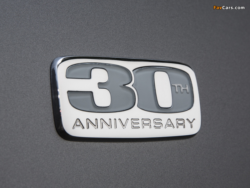 Chrysler Town & Country 30th Anniversary 2013 wallpapers (800 x 600)