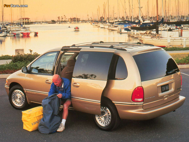 Chrysler Town & Country 1995–97 images (800 x 600)