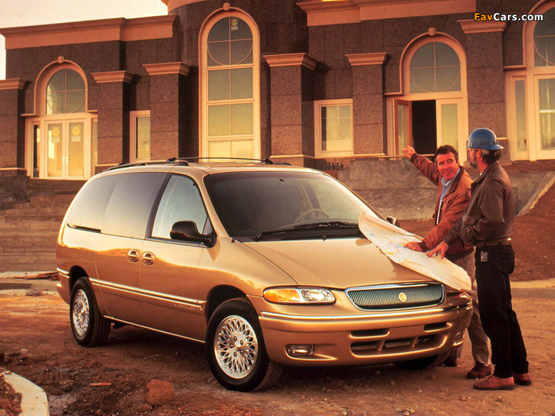 Chrysler Town & Country 1995–97 pictures (800 x 600)