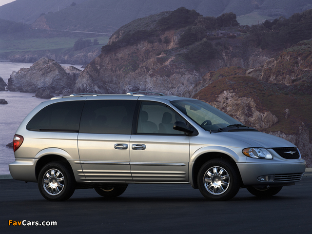 Chrysler Town & Country 2000–04 pictures (640 x 480)