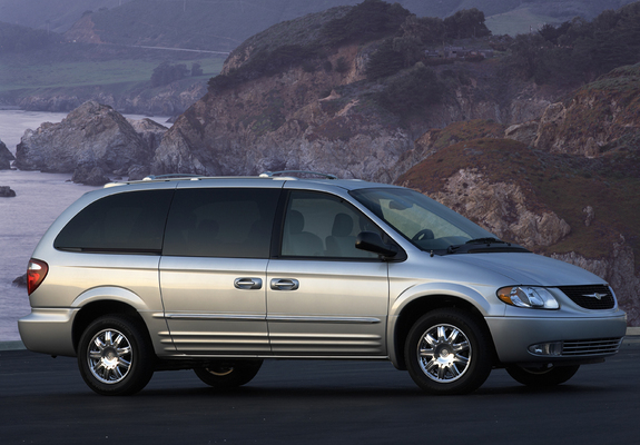 Chrysler Town & Country 2000–04 pictures