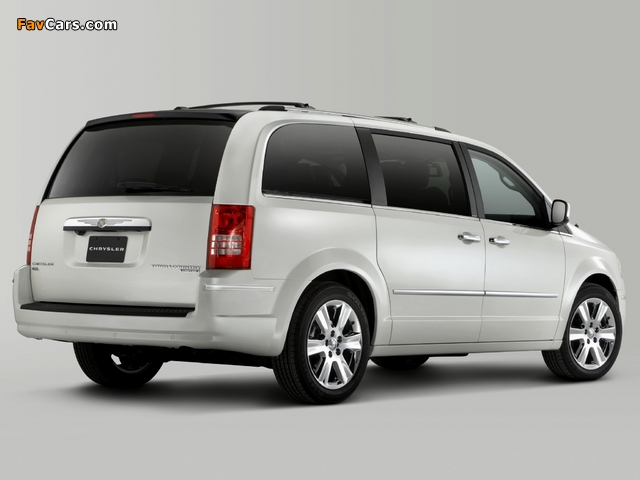 Chrysler Town & Country 2007–10 pictures (640 x 480)