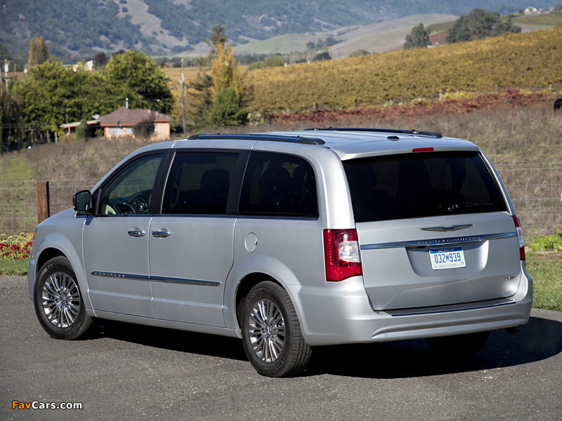Chrysler Town & Country 2010 images (800 x 600)