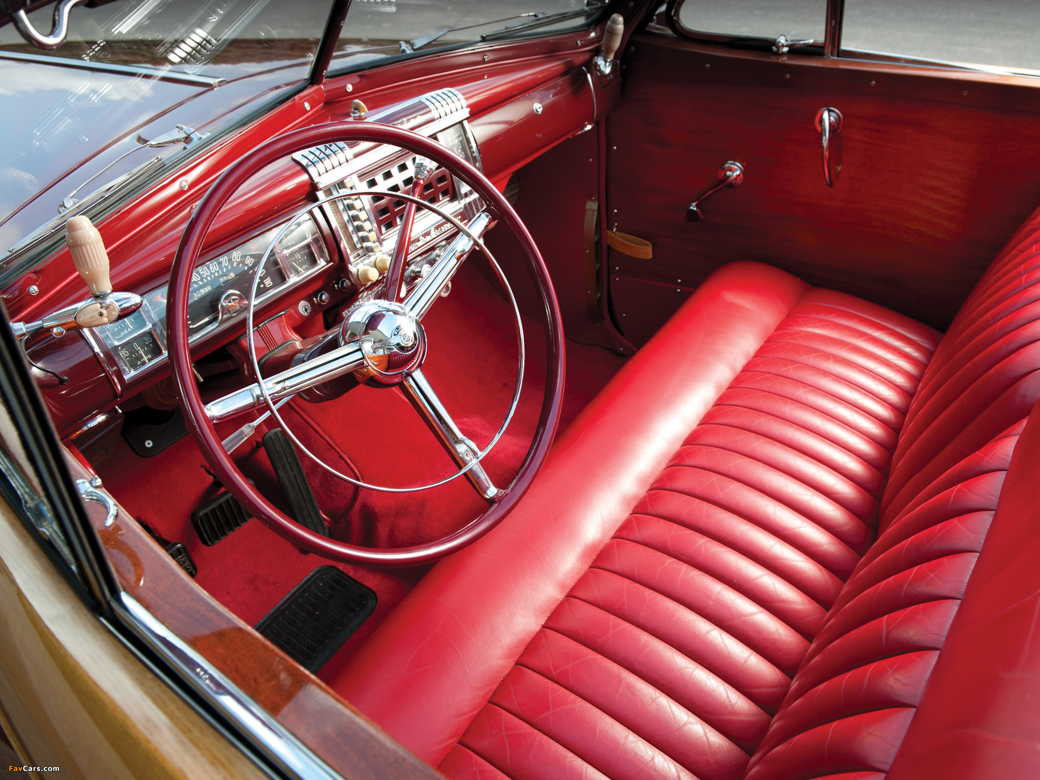 Images of Chrysler Town & Country Convertible 1946 (2048 x 1536)