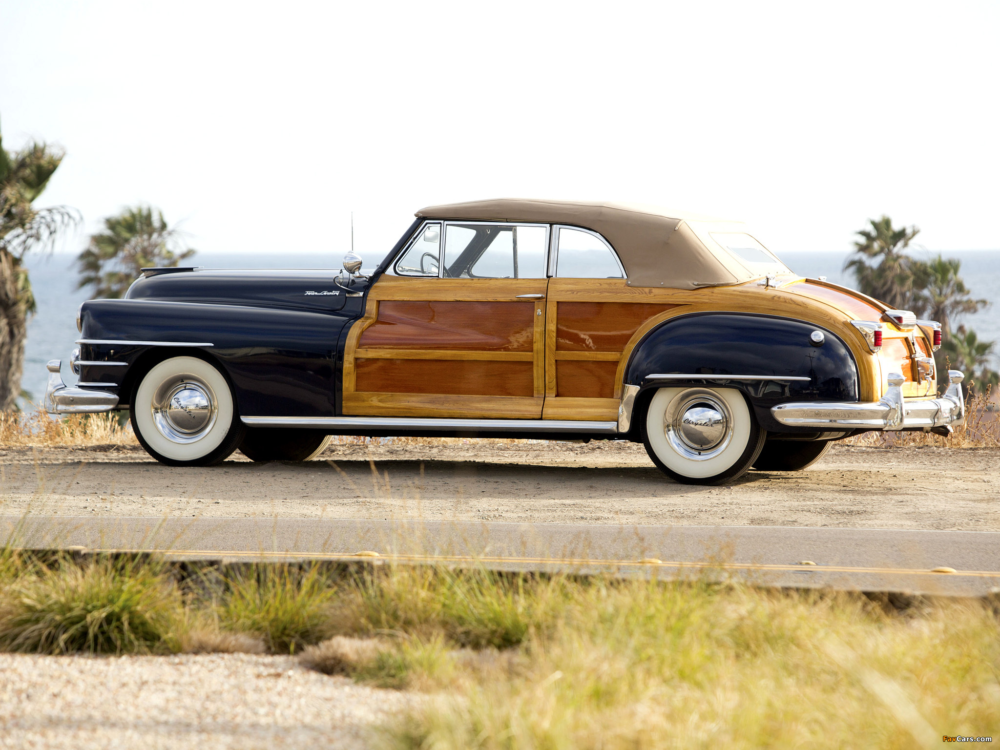 Images of Chrysler Town & Country Convertible 1947 (2048 x 1536)