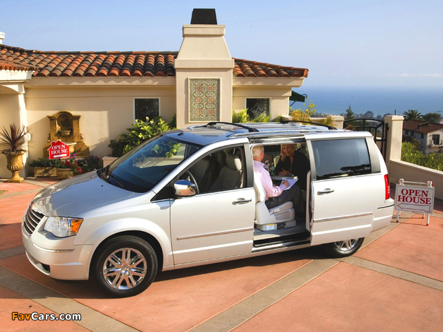 Images of Chrysler Town & Country 2007–10 (640 x 480)