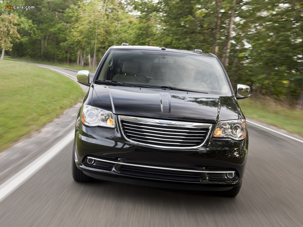 Images of Chrysler Town & Country 2010 (1024 x 768)