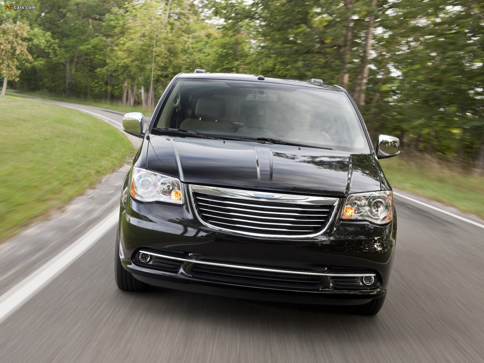 Images of Chrysler Town & Country 2010 (1600 x 1200)