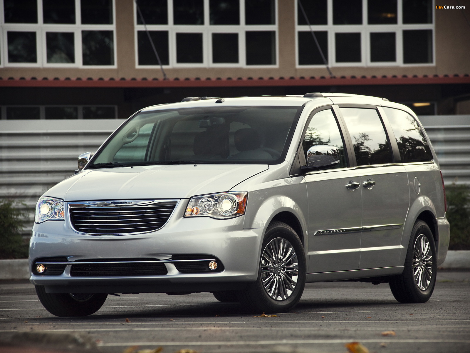 Images of Chrysler Town & Country 2010 (1600 x 1200)