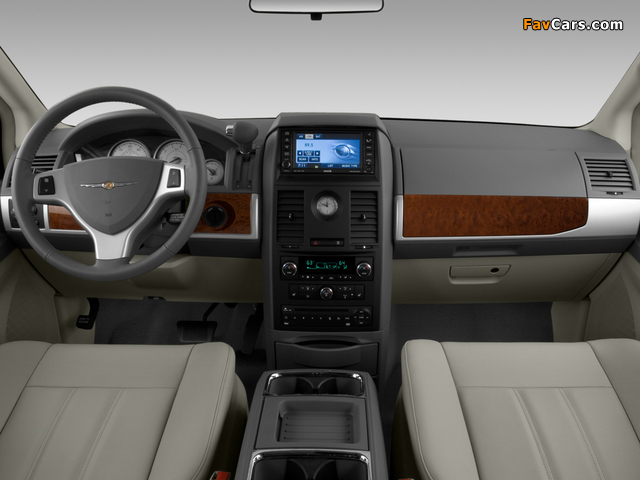 Images of Chrysler Town & Country 2007–10 (640 x 480)