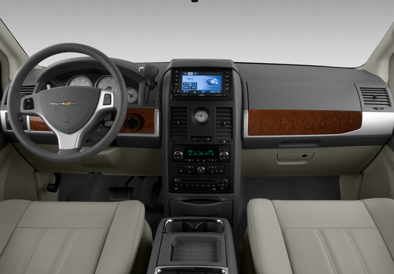 Images of Chrysler Town & Country 2007–10