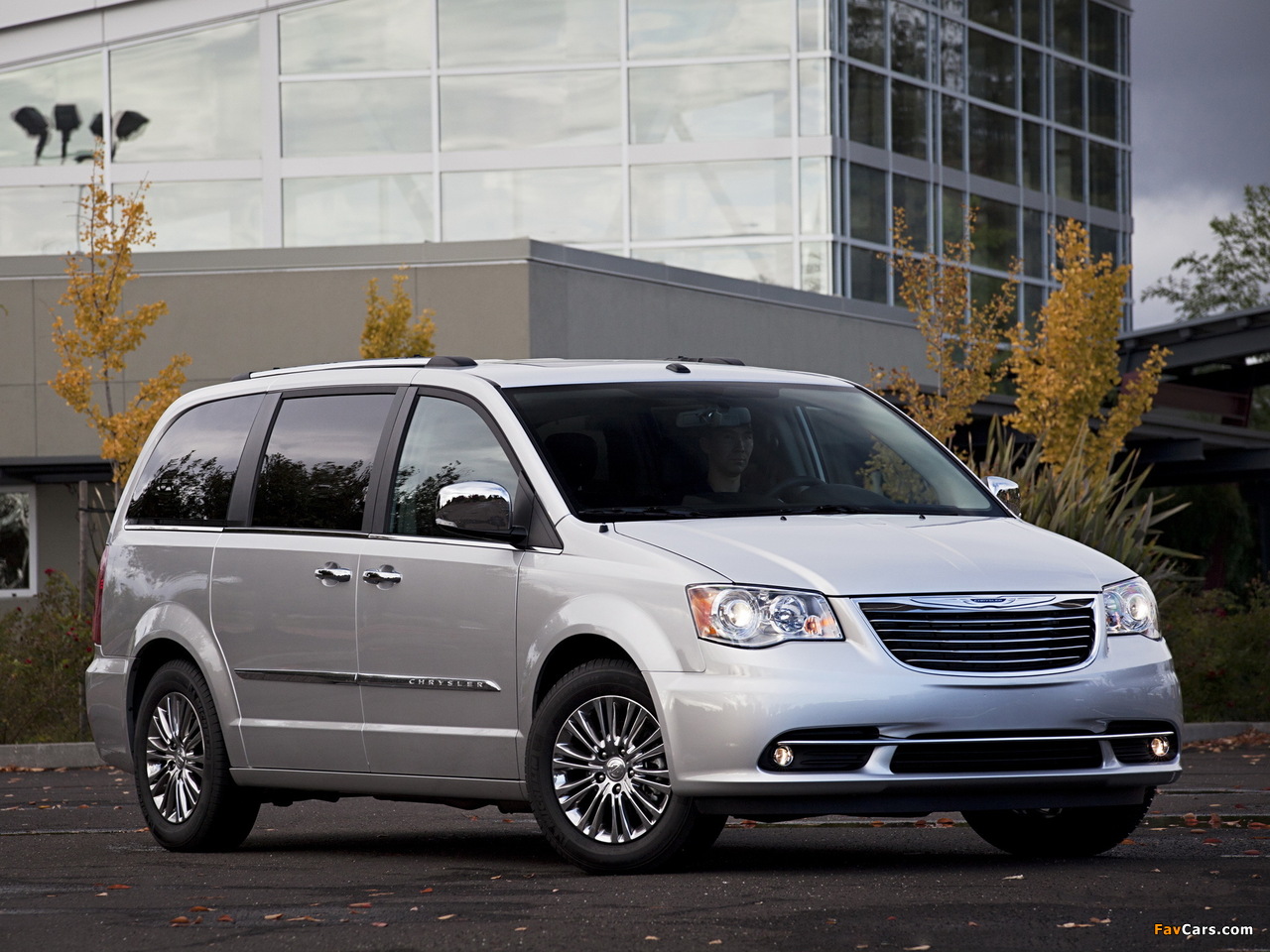 Images of Chrysler Town & Country 2010 (1280 x 960)