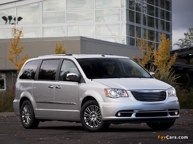 Images of Chrysler Town & Country 2010 (640 x 480)