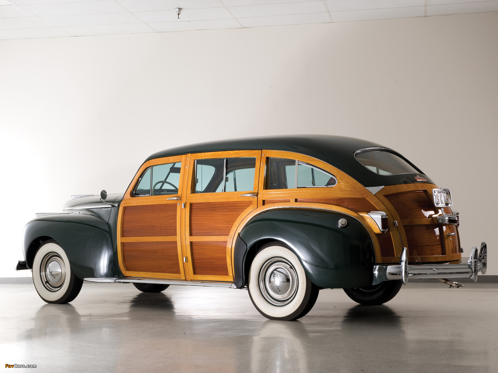 Photos of Chrysler Town & Country 1941 (1600 x 1200)