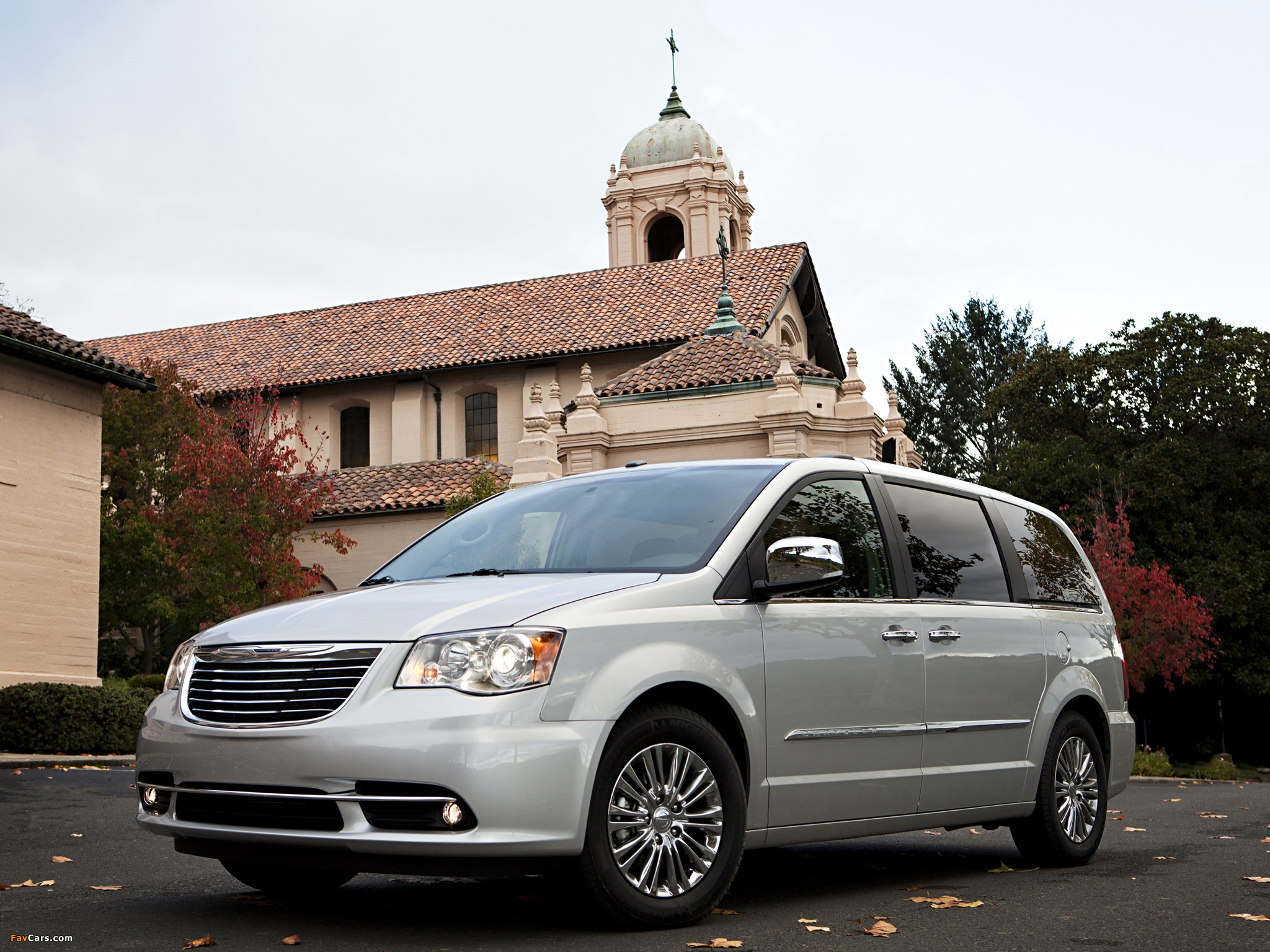 Photos of Chrysler Town & Country 2010 (2048 x 1536)