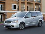 Photos of Chrysler Town & Country 2010