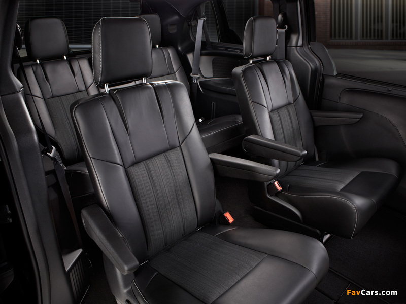 Photos of Chrysler Town & Country S 2012 (800 x 600)