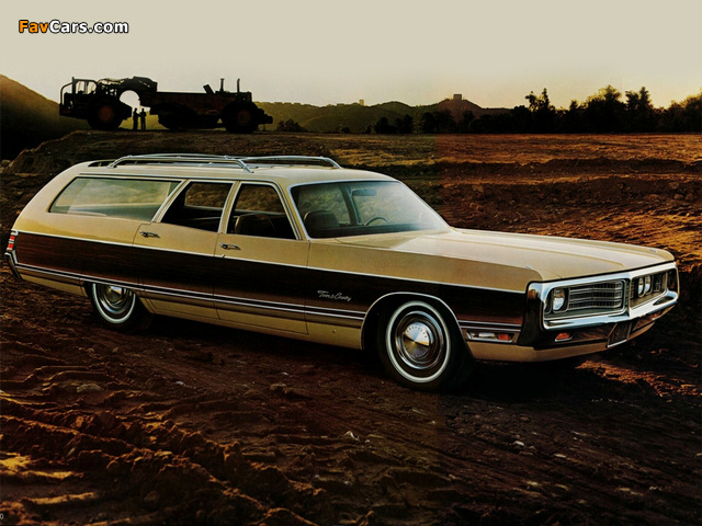 Photos of Chrysler Town & Country Station Wagon 1972 (640 x 480)