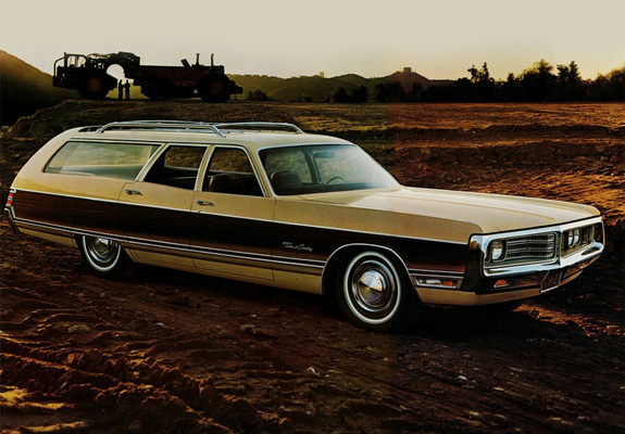 Photos of Chrysler Town & Country Station Wagon 1972
