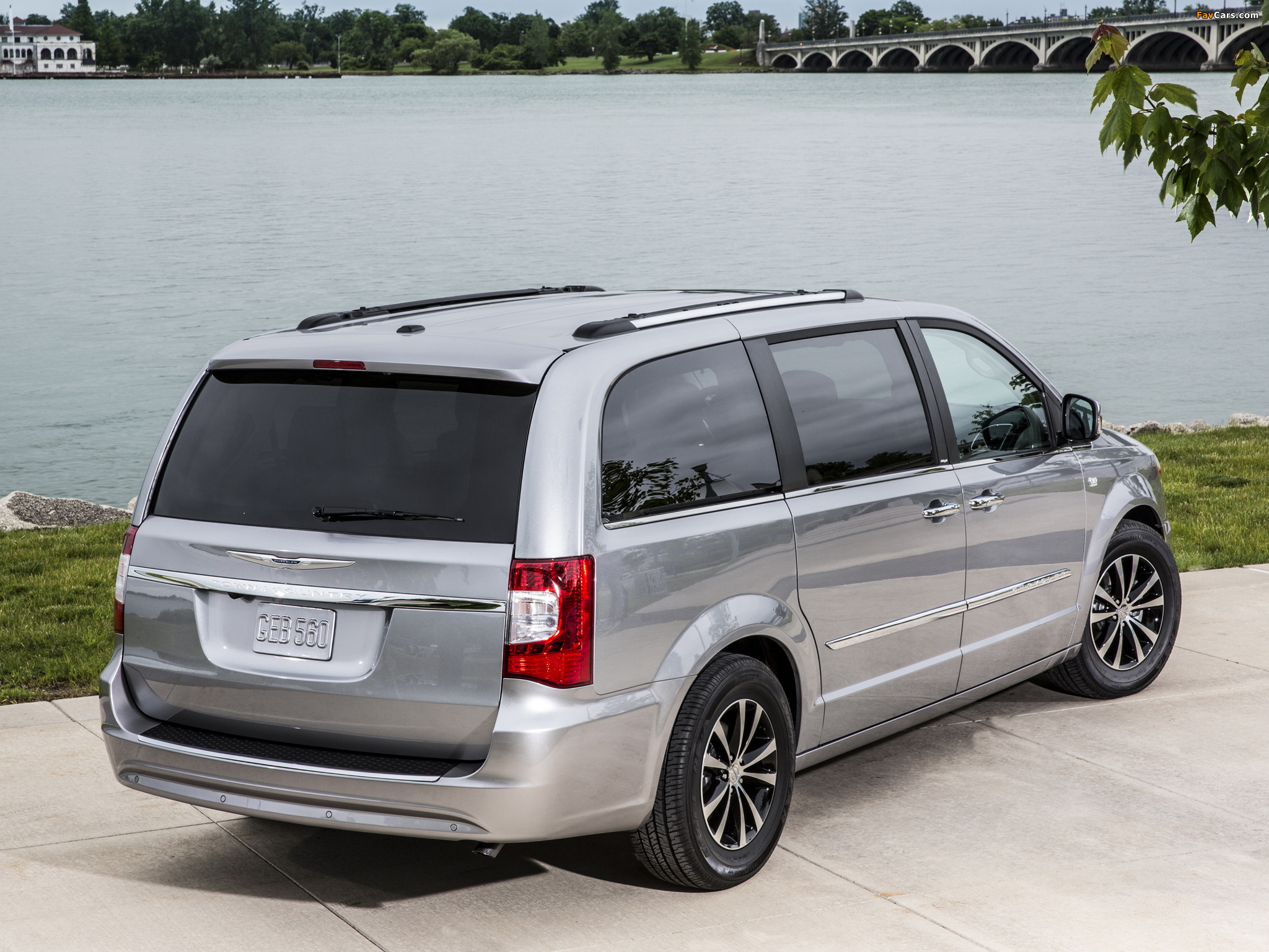 Pictures of Chrysler Town & Country 30th Anniversary 2013 (2048 x 1536)