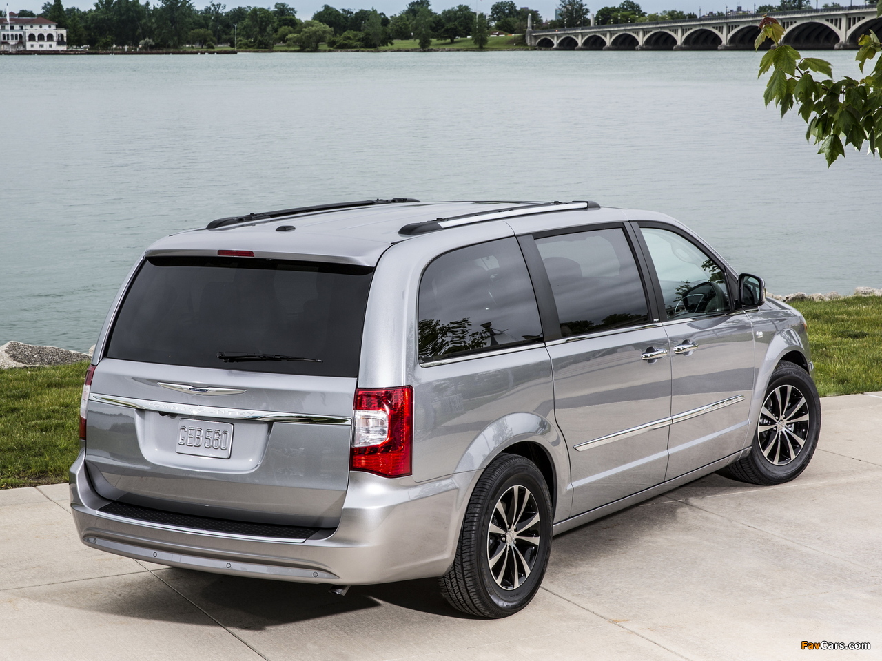 Pictures of Chrysler Town & Country 30th Anniversary 2013 (1280 x 960)