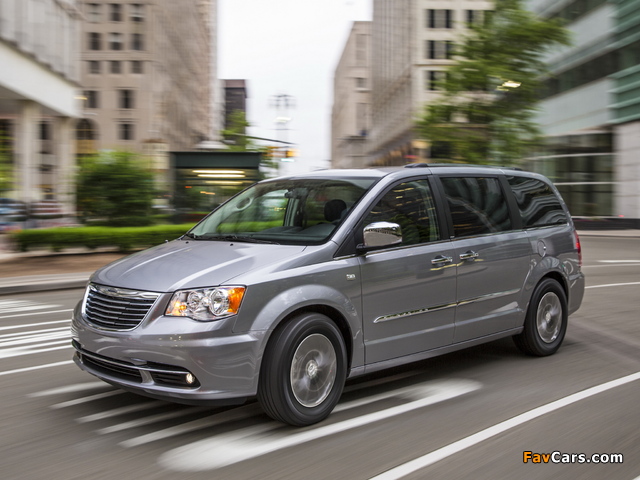 Pictures of Chrysler Town & Country 30th Anniversary 2013 (640 x 480)