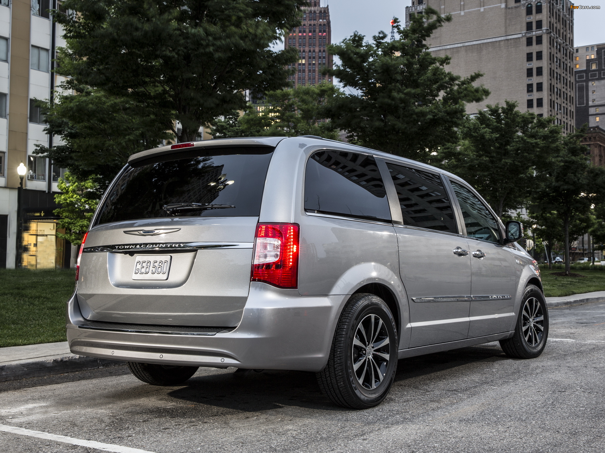 Pictures of Chrysler Town & Country 30th Anniversary 2013 (2048 x 1536)