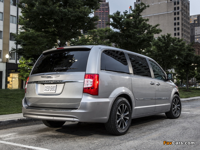 Pictures of Chrysler Town & Country 30th Anniversary 2013 (640 x 480)