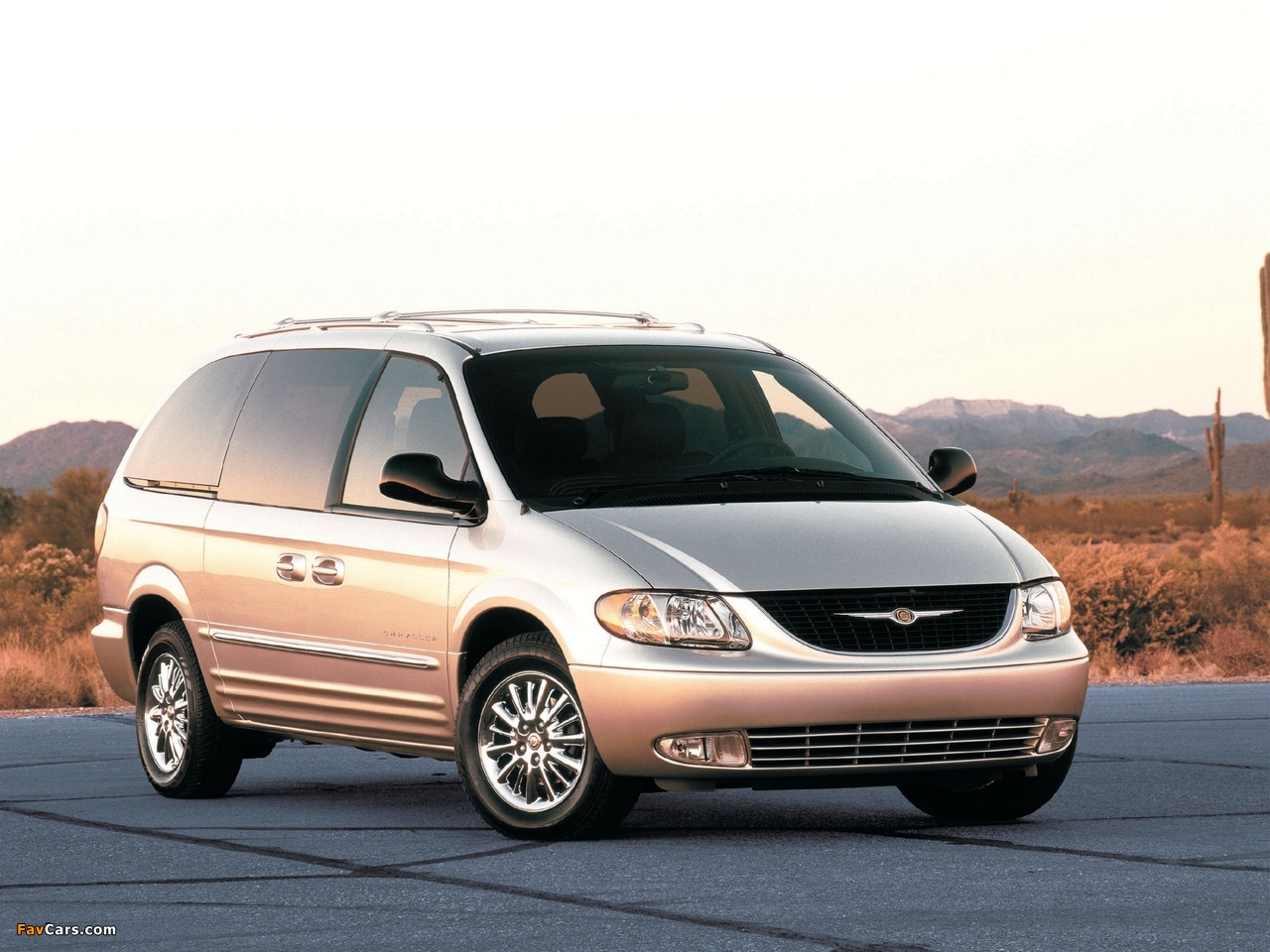 Pictures of Chrysler Town & Country 2000–04 (1280 x 960)