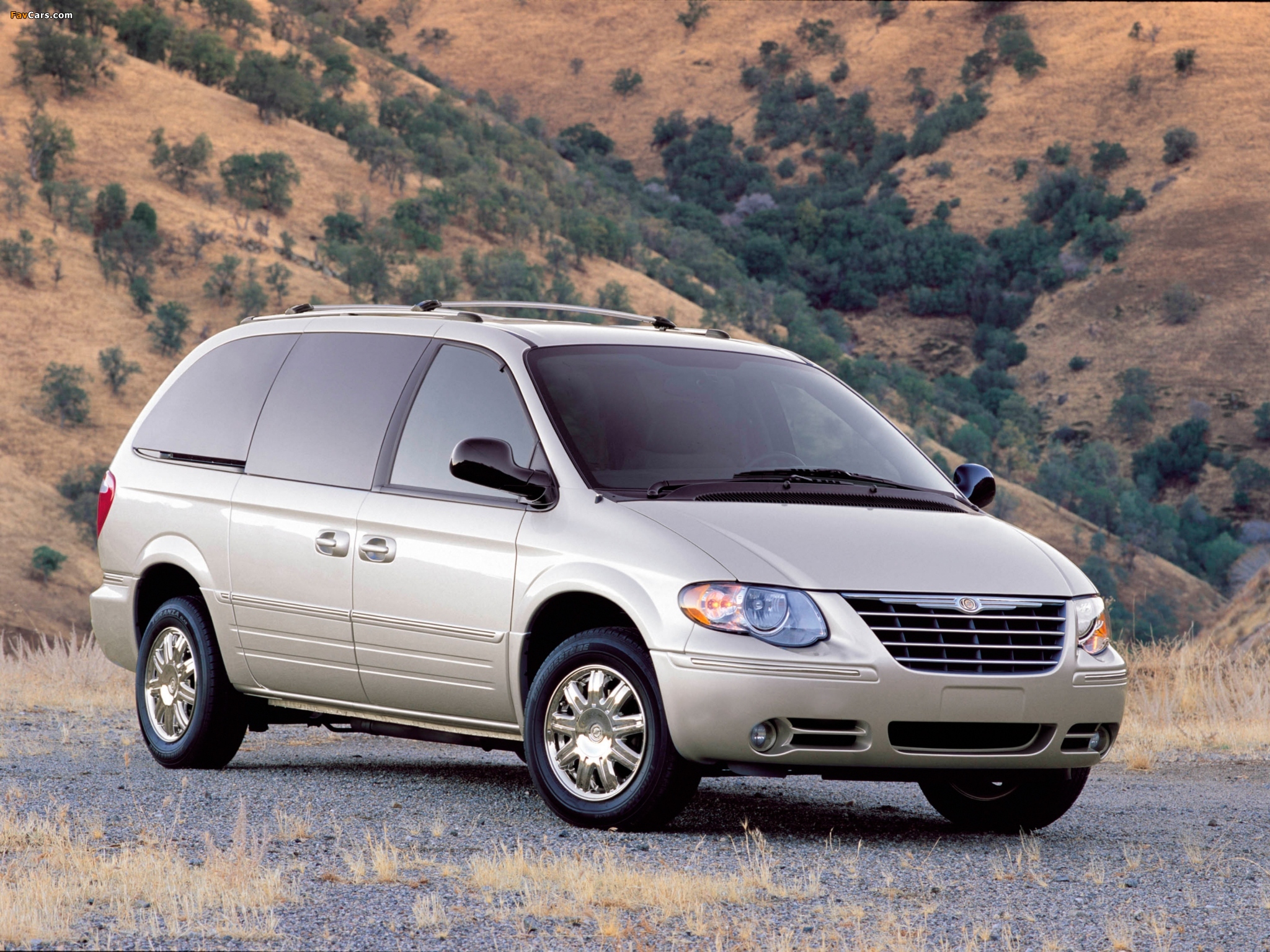 Pictures of Chrysler Town & Country 2004–07 (2048 x 1536)