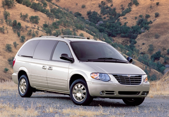 Pictures of Chrysler Town & Country 2004–07