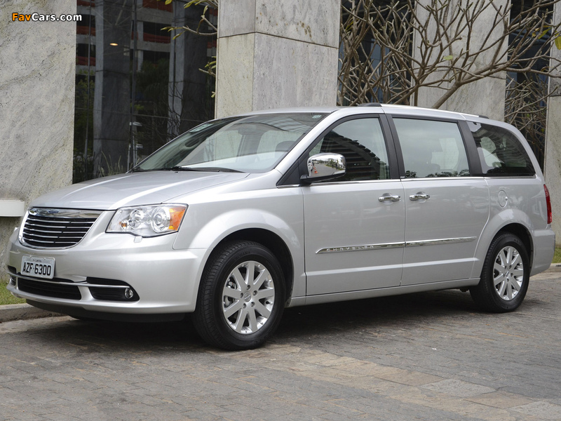 Chrysler Town & Country 2010 wallpapers (800 x 600)